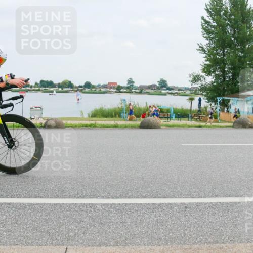 21.06.2025 - 27. Vierlanden-Triathlon H.Heesch http://msf.ph/oto/8003213 15.06.2025 12:47:16 Radfahren 931 meine-sportfotos.de
