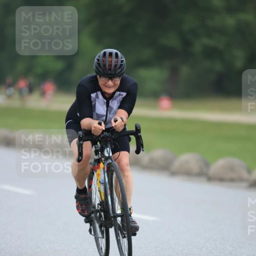 21.06.2025 - 27. Vierlanden-Triathlon H.Heesch http://msf.ph/oto/8003215 15.06.2025 12:45:42 Radfahren 880, 914, 932 meine-sportfotos.de