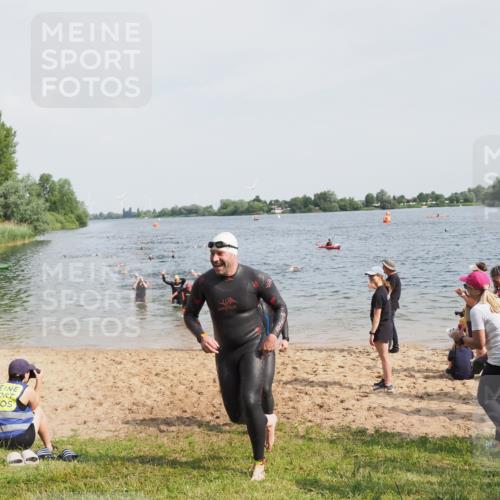 21.06.2025 - 27. Vierlanden-Triathlon MichiJ http://msf.ph/oto/8003223 15.06.2026 10:05:48 Schwimmen 392, 401, 435, 442, 450, 458 meine-sportfotos.de