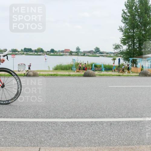 21.06.2025 - 27. Vierlanden-Triathlon H.Heesch http://msf.ph/oto/8003238 15.06.2025 12:47:30 Radfahren 915 meine-sportfotos.de