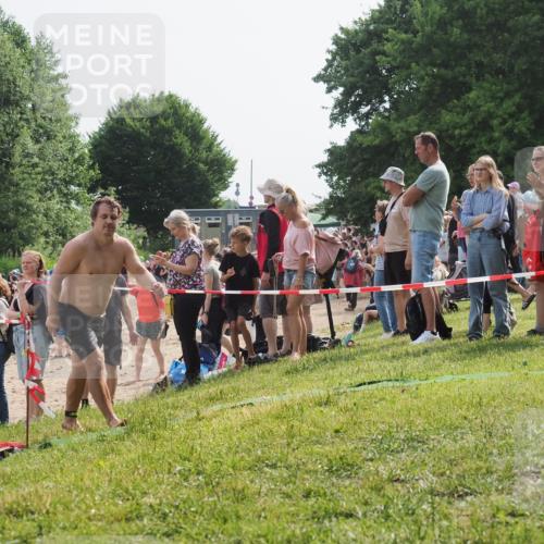 15.06.2025 - 27. Vierlanden-Triathlon KatJ http://msf.ph/oto/8003243 15.06.2025 10:00:17 Schwimmen 290 meine-sportfotos.de