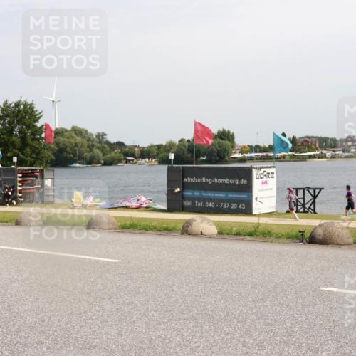 21.06.2025 - 27. Vierlanden-Triathlon H.Heesch http://msf.ph/oto/8003244 15.06.2025 11:47:56 Radfahren 706 meine-sportfotos.de