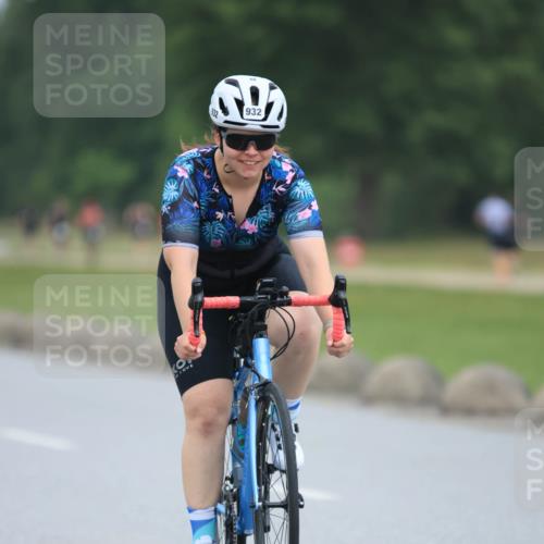 21.06.2025 - 27. Vierlanden-Triathlon H.Heesch http://msf.ph/oto/8003248 15.06.2025 12:45:44 Radfahren 880, 914, 932 meine-sportfotos.de