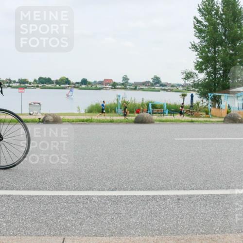 21.06.2025 - 27. Vierlanden-Triathlon H.Heesch http://msf.ph/oto/8003258 15.06.2025 12:47:43 Radfahren 852, 901 meine-sportfotos.de