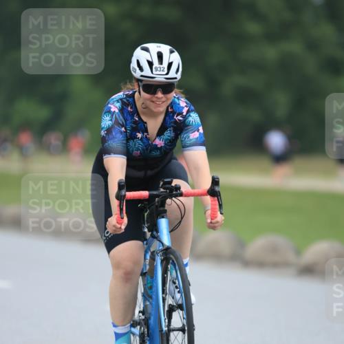 21.06.2025 - 27. Vierlanden-Triathlon H.Heesch http://msf.ph/oto/8003261 15.06.2025 12:45:44 Radfahren 880, 914, 932 meine-sportfotos.de