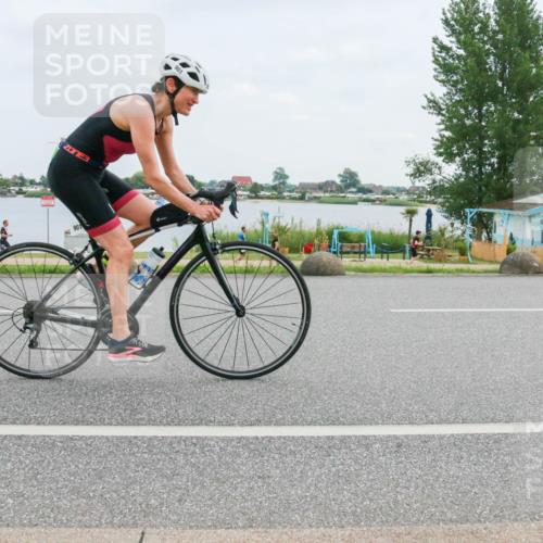 21.06.2025 - 27. Vierlanden-Triathlon H.Heesch http://msf.ph/oto/8003266 15.06.2025 12:47:43 Radfahren 852, 901 meine-sportfotos.de