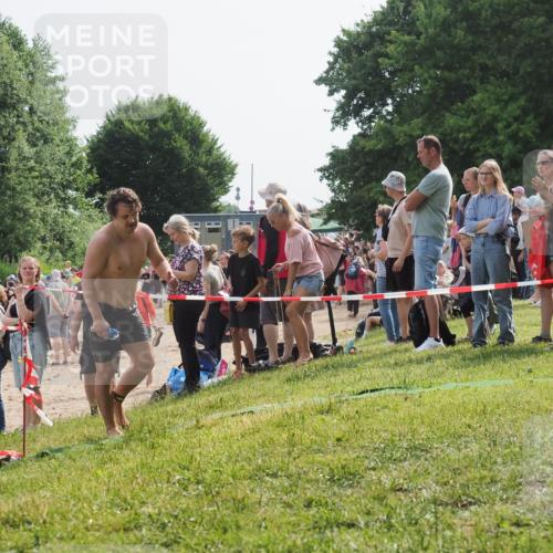 15.06.2025 - 27. Vierlanden-Triathlon KatJ http://msf.ph/oto/8003268 15.06.2025 10:00:17 Schwimmen 290 meine-sportfotos.de