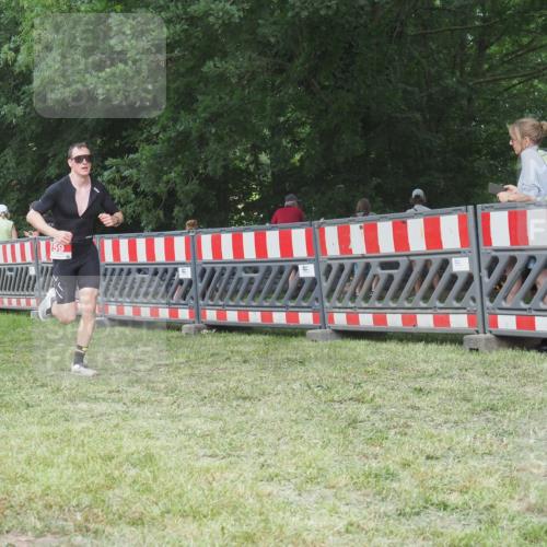 21.06.2025 - 27. Vierlanden-Triathlon KatJ http://msf.ph/oto/8003271 15.06.2025 12:56:59 Ziel 59, 86 meine-sportfotos.de