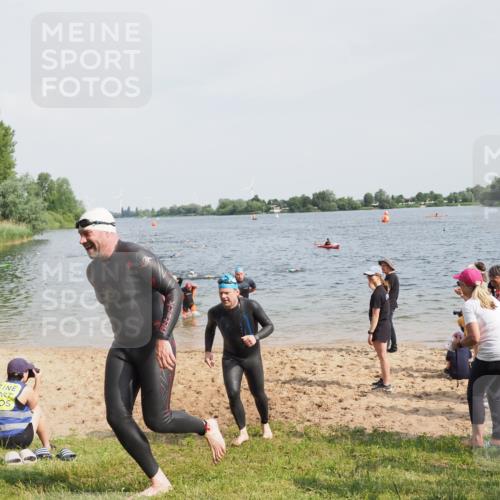 21.06.2025 - 27. Vierlanden-Triathlon MichiJ http://msf.ph/oto/8003274 15.06.2026 10:05:48 Schwimmen 392, 401, 435, 442, 450, 458 meine-sportfotos.de