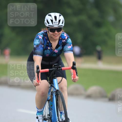 21.06.2025 - 27. Vierlanden-Triathlon H.Heesch http://msf.ph/oto/8003275 15.06.2025 12:45:45 Radfahren 880, 914, 932 meine-sportfotos.de