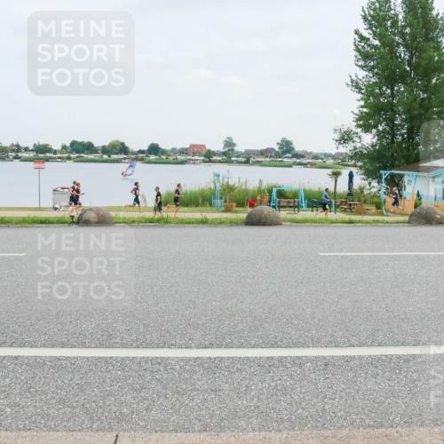 21.06.2025 - 27. Vierlanden-Triathlon H.Heesch http://msf.ph/oto/8003276 15.06.2025 12:47:45 Radfahren 852, 901 meine-sportfotos.de