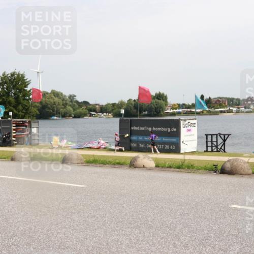21.06.2025 - 27. Vierlanden-Triathlon H.Heesch http://msf.ph/oto/8003282 15.06.2025 11:47:59 Radfahren 706 meine-sportfotos.de