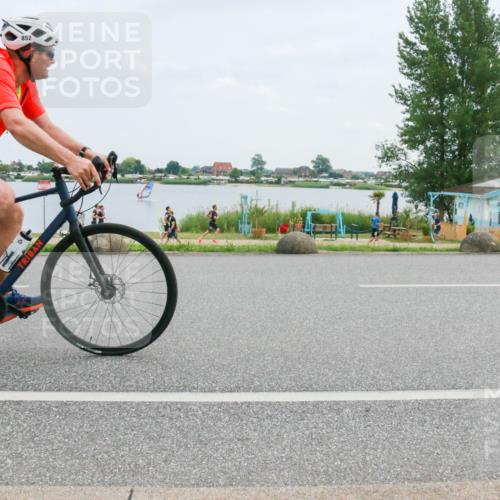 21.06.2025 - 27. Vierlanden-Triathlon H.Heesch http://msf.ph/oto/8003284 15.06.2025 12:47:45 Radfahren 852, 901 meine-sportfotos.de