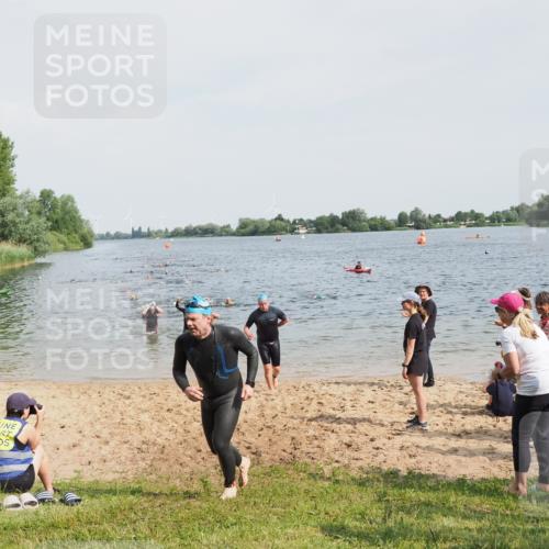 21.06.2025 - 27. Vierlanden-Triathlon MichiJ http://msf.ph/oto/8003289 15.06.2026 10:05:49 Schwimmen 372, 392, 401, 435, 442, 450, 458 meine-sportfotos.de