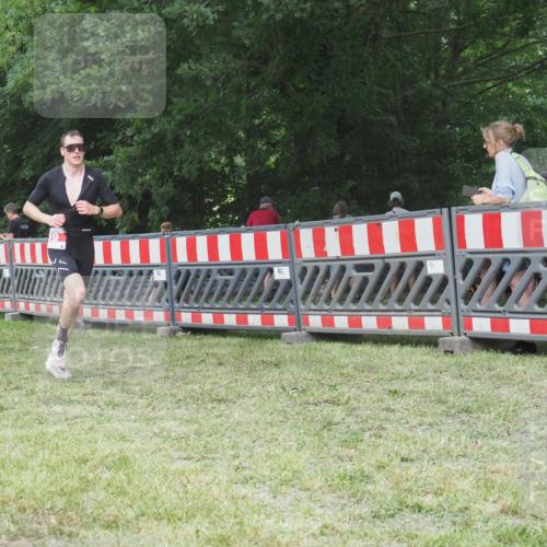 21.06.2025 - 27. Vierlanden-Triathlon KatJ http://msf.ph/oto/8003291 15.06.2025 12:56:59 Ziel 59, 86 meine-sportfotos.de
