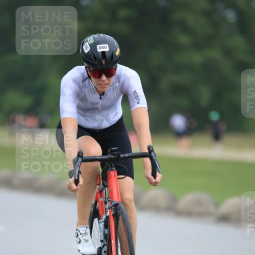 21.06.2025 - 27. Vierlanden-Triathlon H.Heesch http://msf.ph/oto/8003295 15.06.2025 12:45:46 Radfahren 880, 914, 932 meine-sportfotos.de