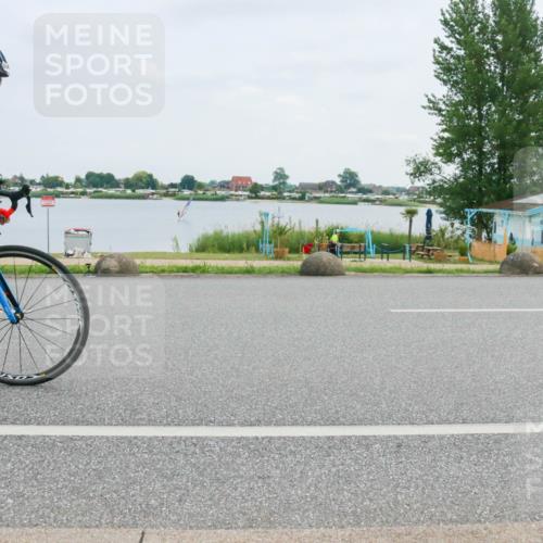 21.06.2025 - 27. Vierlanden-Triathlon H.Heesch http://msf.ph/oto/8003298 15.06.2025 12:47:58 Radfahren 961 meine-sportfotos.de