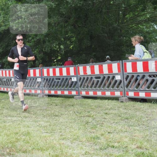 21.06.2025 - 27. Vierlanden-Triathlon KatJ http://msf.ph/oto/8003304 15.06.2025 12:56:59 Ziel 59, 86 meine-sportfotos.de