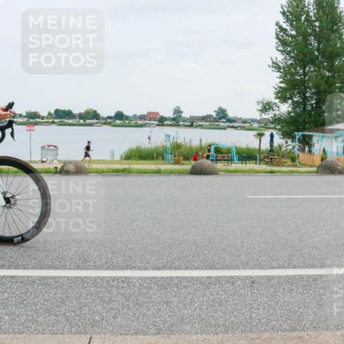 21.06.2025 - 27. Vierlanden-Triathlon H.Heesch http://msf.ph/oto/8003316 15.06.2025 12:48:17 Radfahren 935 meine-sportfotos.de
