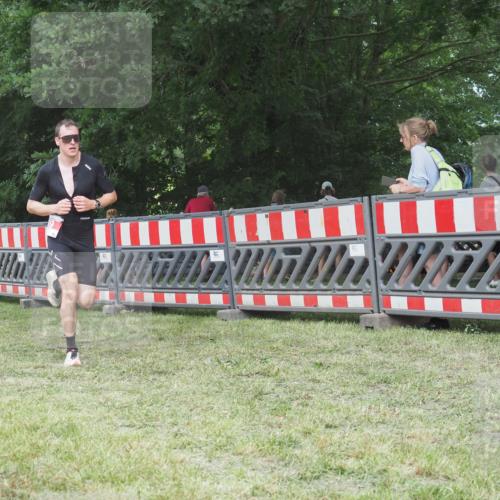 21.06.2025 - 27. Vierlanden-Triathlon KatJ http://msf.ph/oto/8003319 15.06.2025 12:56:59 Ziel 59, 86 meine-sportfotos.de
