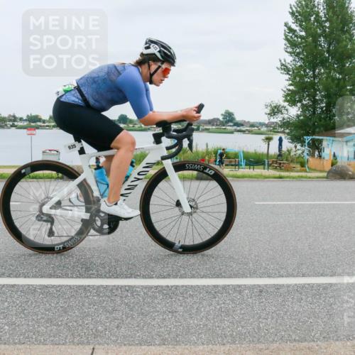 21.06.2025 - 27. Vierlanden-Triathlon H.Heesch http://msf.ph/oto/8003323 15.06.2025 12:48:17 Radfahren 935 meine-sportfotos.de