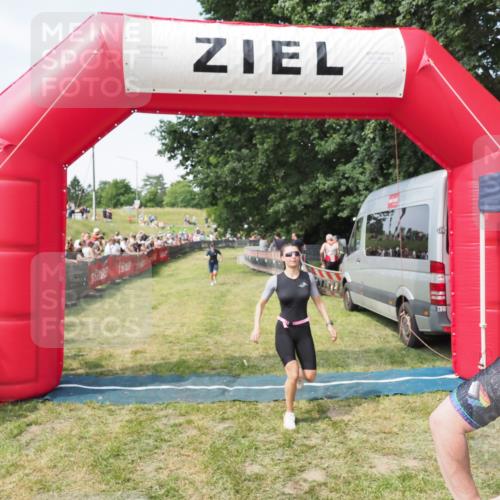 21.06.2025 - 27. Vierlanden-Triathlon MichiJ http://msf.ph/oto/8003325 15.06.2026 11:27:22 Ziel 369, 490, 565 meine-sportfotos.de