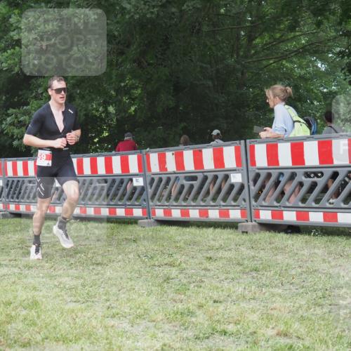 21.06.2025 - 27. Vierlanden-Triathlon KatJ http://msf.ph/oto/8003329 15.06.2025 12:56:59 Ziel 59, 86 meine-sportfotos.de