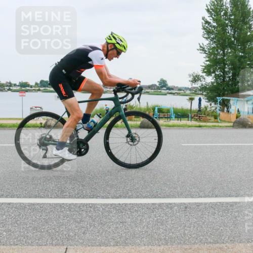 21.06.2025 - 27. Vierlanden-Triathlon H.Heesch http://msf.ph/oto/8003343 15.06.2025 12:48:27 Radfahren 875 meine-sportfotos.de