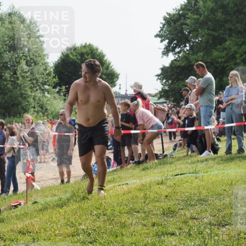 15.06.2025 - 27. Vierlanden-Triathlon KatJ http://msf.ph/oto/8003350 15.06.2025 10:00:18 Schwimmen 290 meine-sportfotos.de