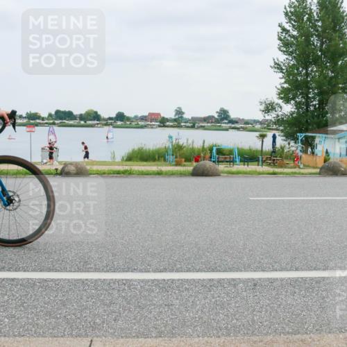 21.06.2025 - 27. Vierlanden-Triathlon H.Heesch http://msf.ph/oto/8003357 15.06.2025 12:49:07 Radfahren 826 meine-sportfotos.de