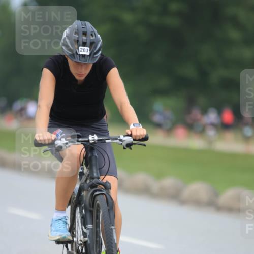21.06.2025 - 27. Vierlanden-Triathlon H.Heesch http://msf.ph/oto/8003359 15.06.2025 12:46:42 Radfahren 203 meine-sportfotos.de