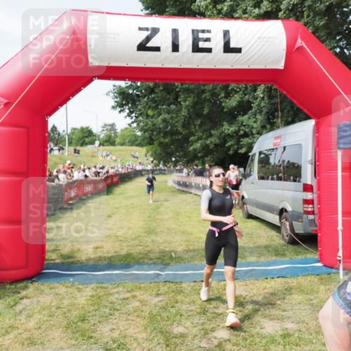 21.06.2025 - 27. Vierlanden-Triathlon MichiJ http://msf.ph/oto/8003360 15.06.2026 11:27:23 Ziel 369, 490, 565 meine-sportfotos.de