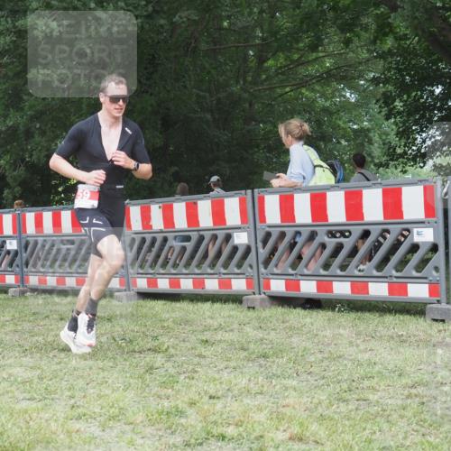 21.06.2025 - 27. Vierlanden-Triathlon KatJ http://msf.ph/oto/8003363 15.06.2025 12:57:00 Ziel 59, 86 meine-sportfotos.de