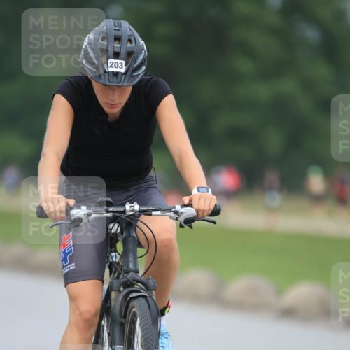 21.06.2025 - 27. Vierlanden-Triathlon H.Heesch http://msf.ph/oto/8003369 15.06.2025 12:46:42 Radfahren 203 meine-sportfotos.de