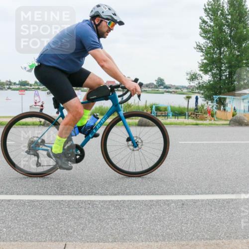 21.06.2025 - 27. Vierlanden-Triathlon H.Heesch http://msf.ph/oto/8003372 15.06.2025 12:49:07 Radfahren 826 meine-sportfotos.de