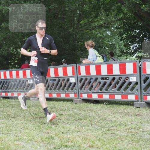 21.06.2025 - 27. Vierlanden-Triathlon KatJ http://msf.ph/oto/8003373 15.06.2025 12:57:00 Ziel 59, 86 meine-sportfotos.de