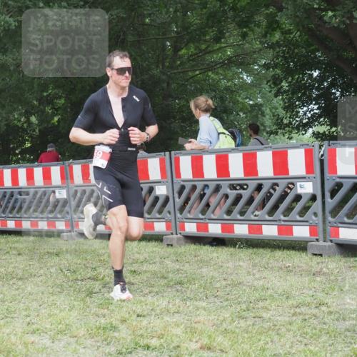 21.06.2025 - 27. Vierlanden-Triathlon KatJ http://msf.ph/oto/8003381 15.06.2025 12:57:00 Ziel 59, 86 meine-sportfotos.de
