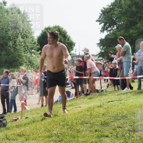 15.06.2025 - 27. Vierlanden-Triathlon KatJ http://msf.ph/oto/8003383 15.06.2025 10:00:19 Schwimmen 290 meine-sportfotos.de