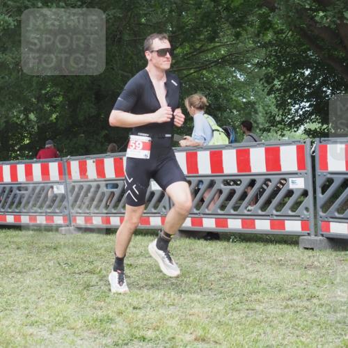 21.06.2025 - 27. Vierlanden-Triathlon KatJ http://msf.ph/oto/8003385 15.06.2025 12:57:00 Ziel 59, 86 meine-sportfotos.de