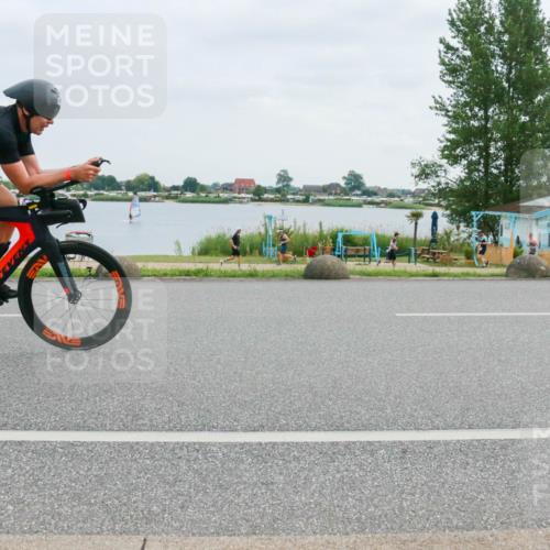 21.06.2025 - 27. Vierlanden-Triathlon H.Heesch http://msf.ph/oto/8003389 15.06.2025 12:49:22 Radfahren 950 meine-sportfotos.de