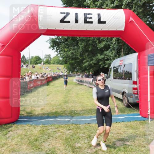 21.06.2025 - 27. Vierlanden-Triathlon MichiJ http://msf.ph/oto/8003392 15.06.2026 11:27:23 Ziel 369, 490, 565 meine-sportfotos.de