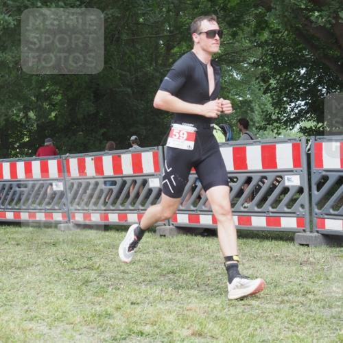 21.06.2025 - 27. Vierlanden-Triathlon KatJ http://msf.ph/oto/8003394 15.06.2025 12:57:00 Ziel 59, 86 meine-sportfotos.de