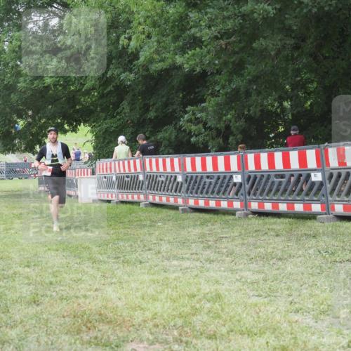 21.06.2025 - 27. Vierlanden-Triathlon KatJ http://msf.ph/oto/8003397 15.06.2025 12:57:05 Ziel 64, 86 meine-sportfotos.de