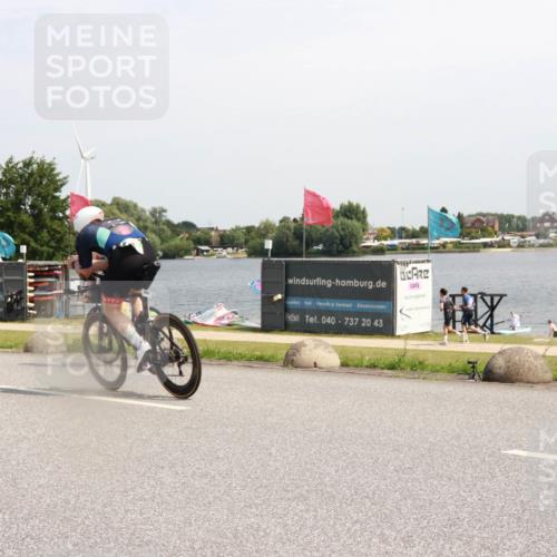 21.06.2025 - 27. Vierlanden-Triathlon H.Heesch http://msf.ph/oto/8003404 15.06.2025 11:48:13 Radfahren 657, 701, 859, 862 meine-sportfotos.de