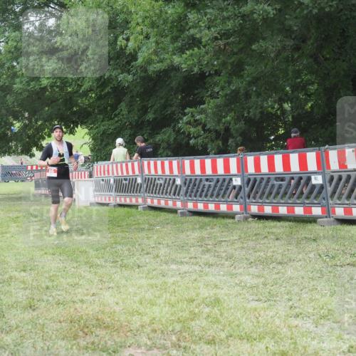 21.06.2025 - 27. Vierlanden-Triathlon KatJ http://msf.ph/oto/8003405 15.06.2025 12:57:05 Ziel 64, 86 meine-sportfotos.de