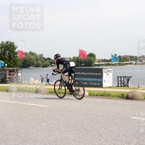 21.06.2025 - 27. Vierlanden-Triathlon H.Heesch http://msf.ph/oto/8003410 15.06.2025 11:48:17 Radfahren 657, 701, 859, 862 meine-sportfotos.de