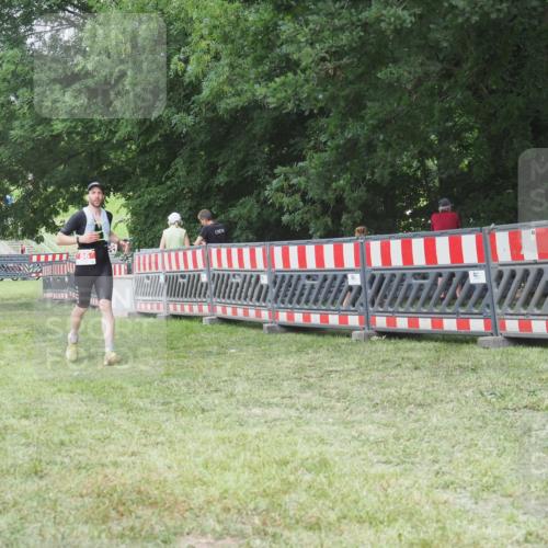 21.06.2025 - 27. Vierlanden-Triathlon KatJ http://msf.ph/oto/8003412 15.06.2025 12:57:05 Ziel 64, 86 meine-sportfotos.de