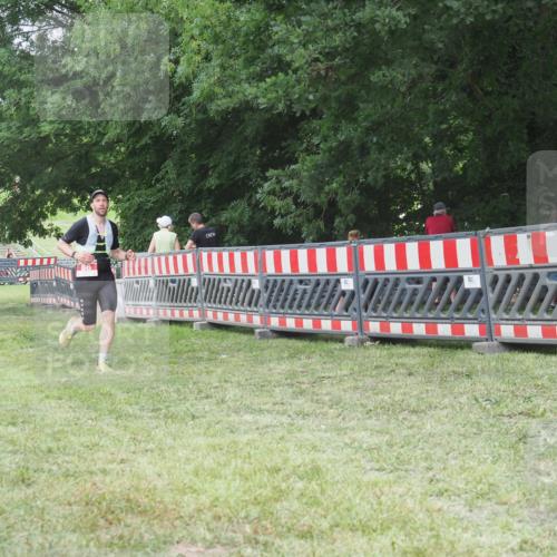 21.06.2025 - 27. Vierlanden-Triathlon KatJ http://msf.ph/oto/8003422 15.06.2025 12:57:05 Ziel 64, 86 meine-sportfotos.de