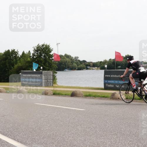 15.06.2025 - 27. Vierlanden-Triathlon H.Heesch http://msf.ph/oto/8003423 15.06.2025 10:29:38 Radfahren 82, 99, 262 meine-sportfotos.de