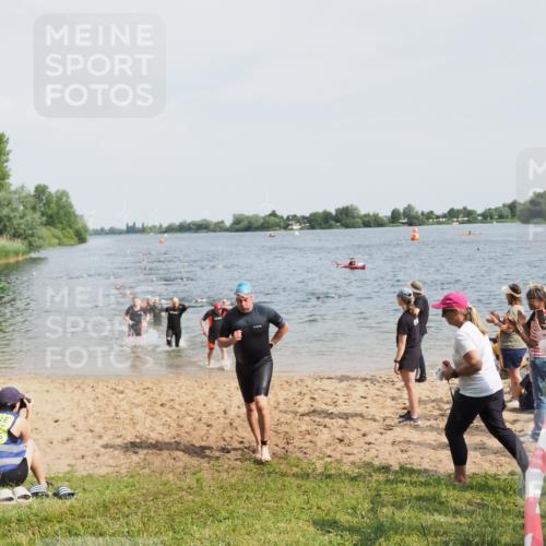 21.06.2025 - 27. Vierlanden-Triathlon MichiJ http://msf.ph/oto/8003424 15.06.2026 10:05:51 Schwimmen 372, 392, 410, 435, 442, 450, 458 meine-sportfotos.de